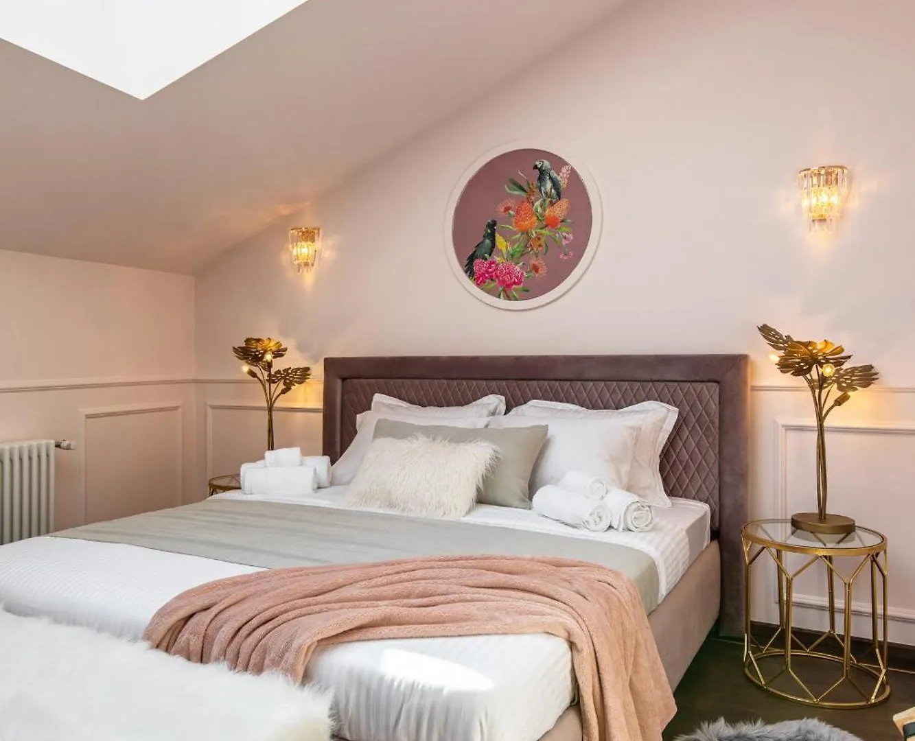 Holt Old Town Luxury Suites Bucharest 0*,