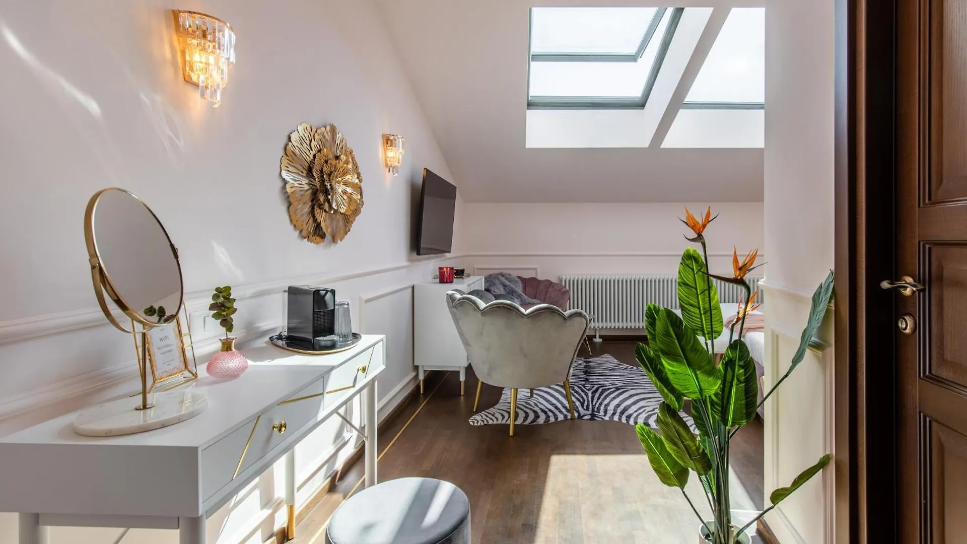 Holt Old Town Luxury Suites Bucharest Apartment