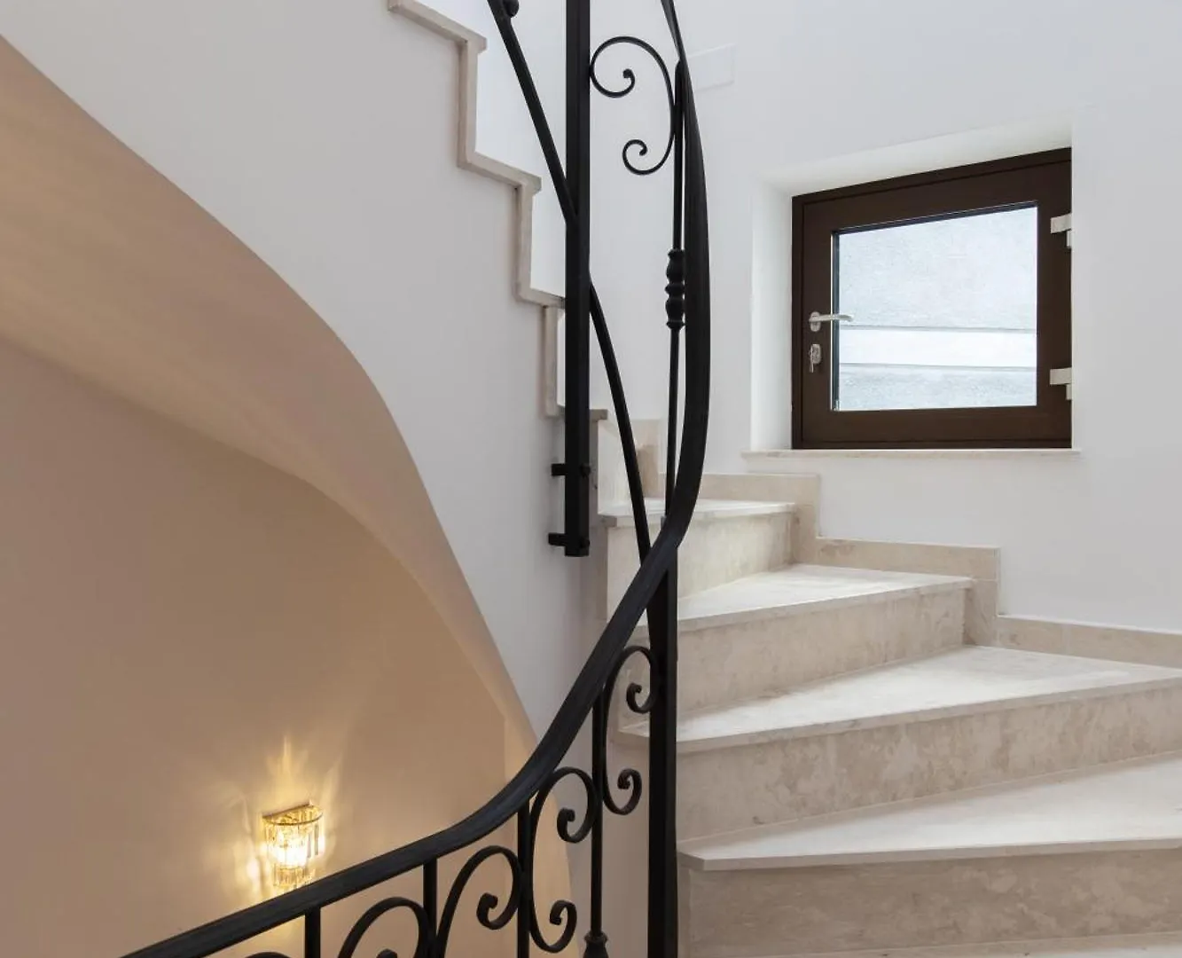 Holt Old Town Luxury Suites Bucharest 0*,  Romania