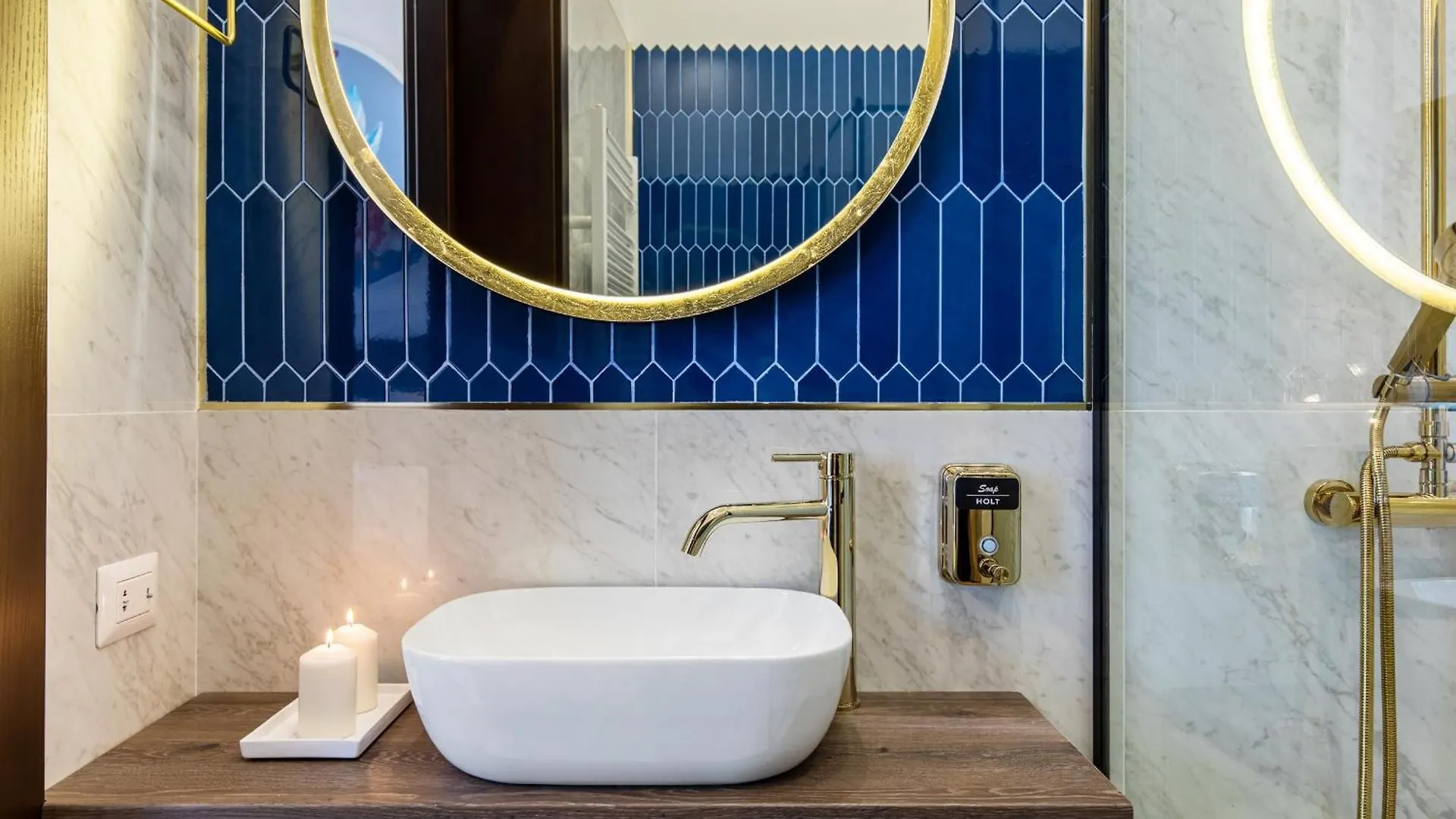 Holt Old Town Luxury Suites Bucharest 0*,