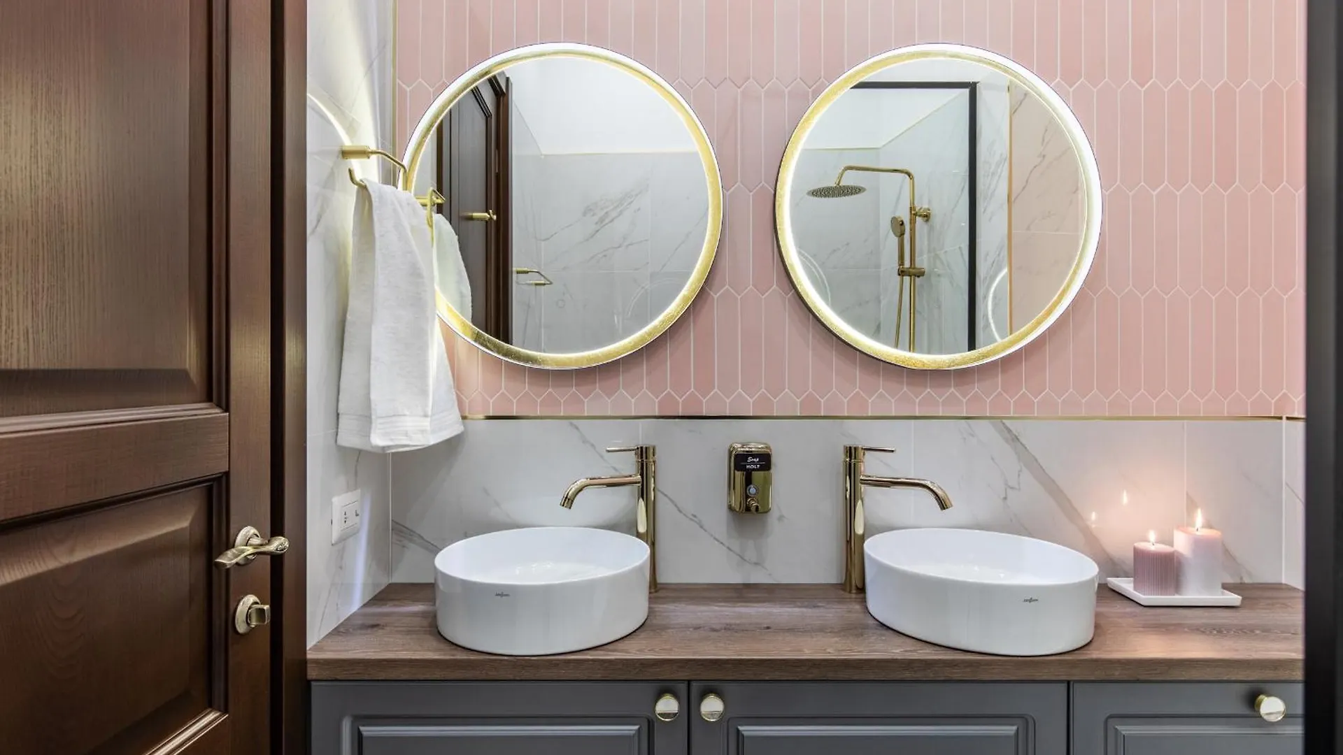Holt Old Town Luxury Suites Bucharest Apartment