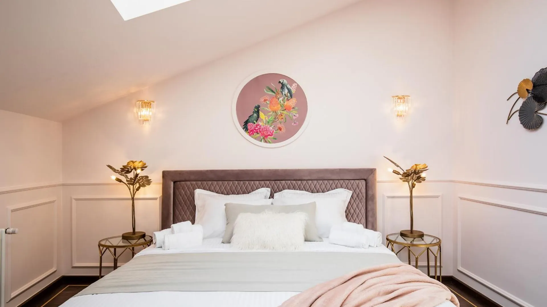 Holt Old Town Luxury Suites Bucharest 0*,  Romania