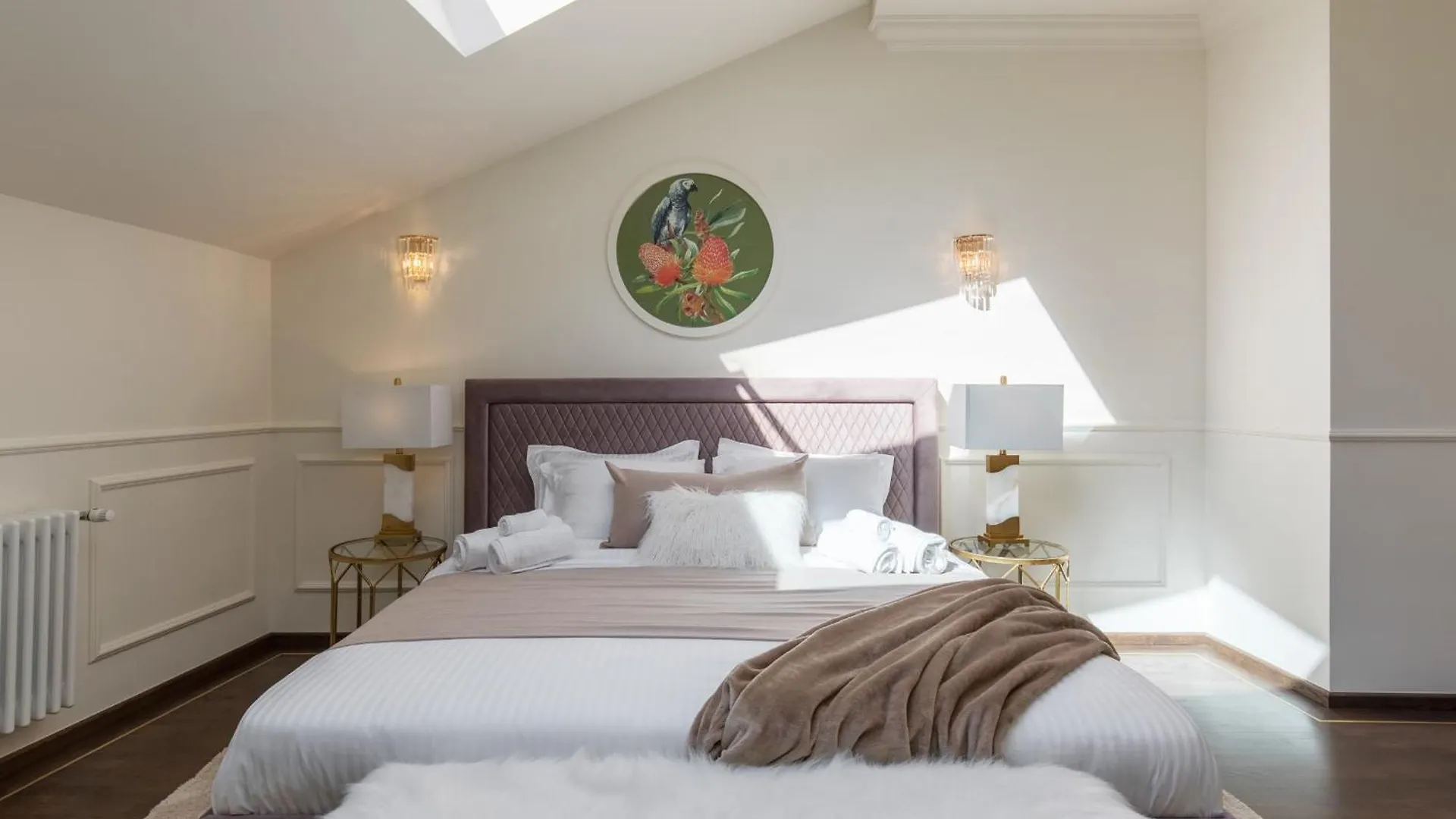 Holt Old Town Luxury Suites Bucharest Apartment
