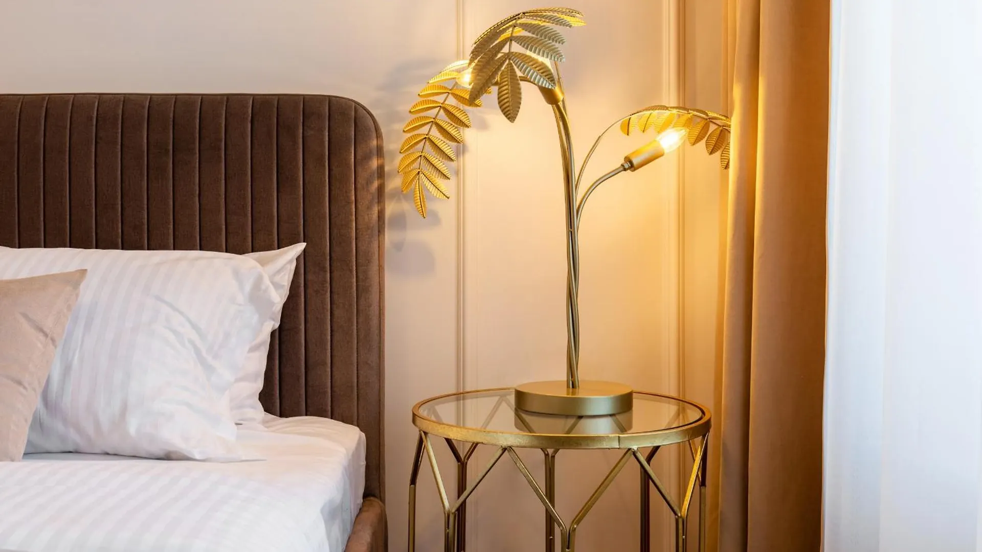 Holt Old Town Luxury Suites Bucharest Apartment