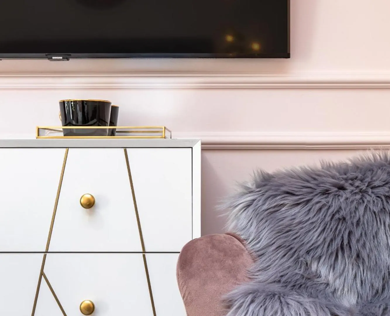 Holt Old Town Luxury Suites Бухарест
